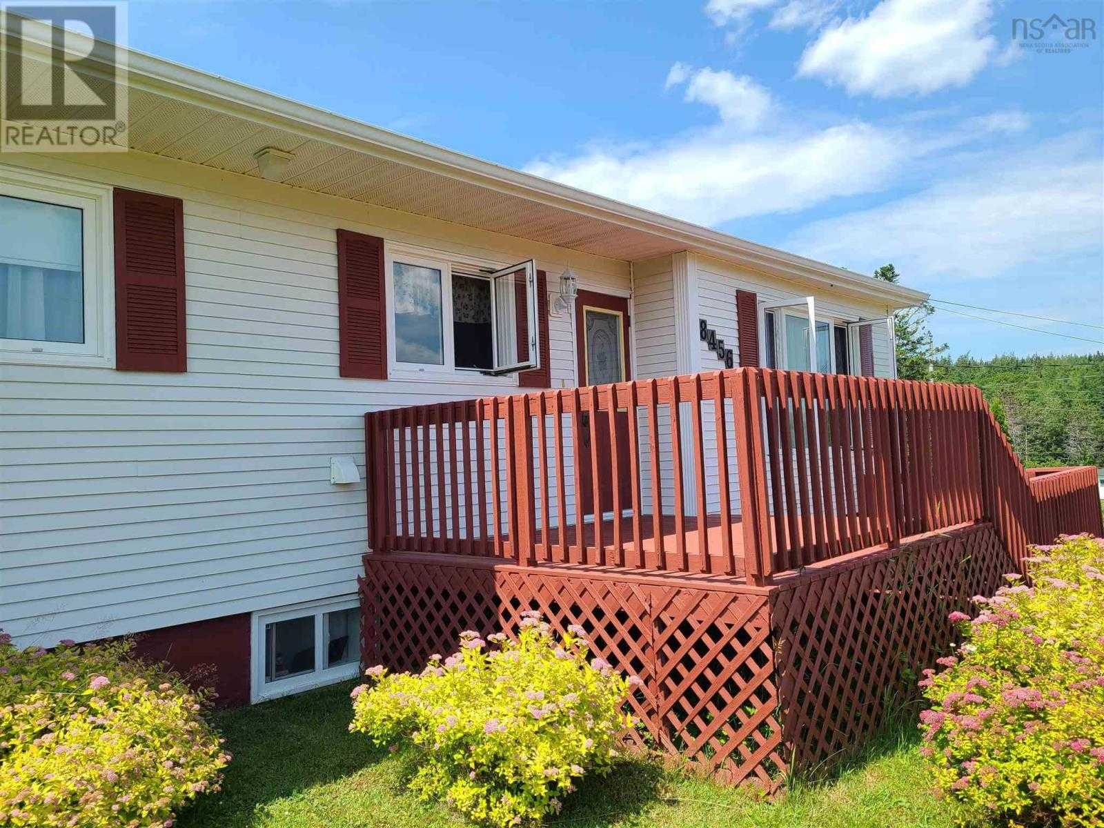 House in Baddeck, Nova Scotia 10078754