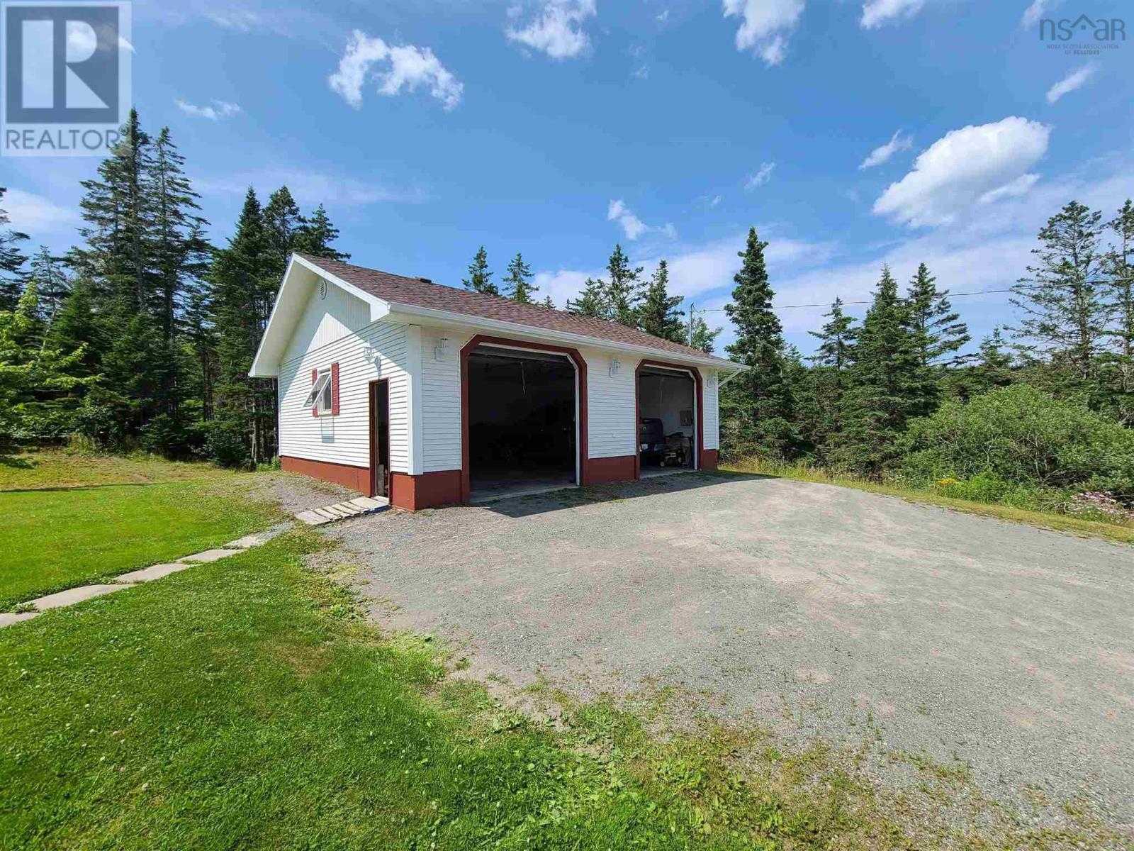 House in Baddeck, Nova Scotia 10078754