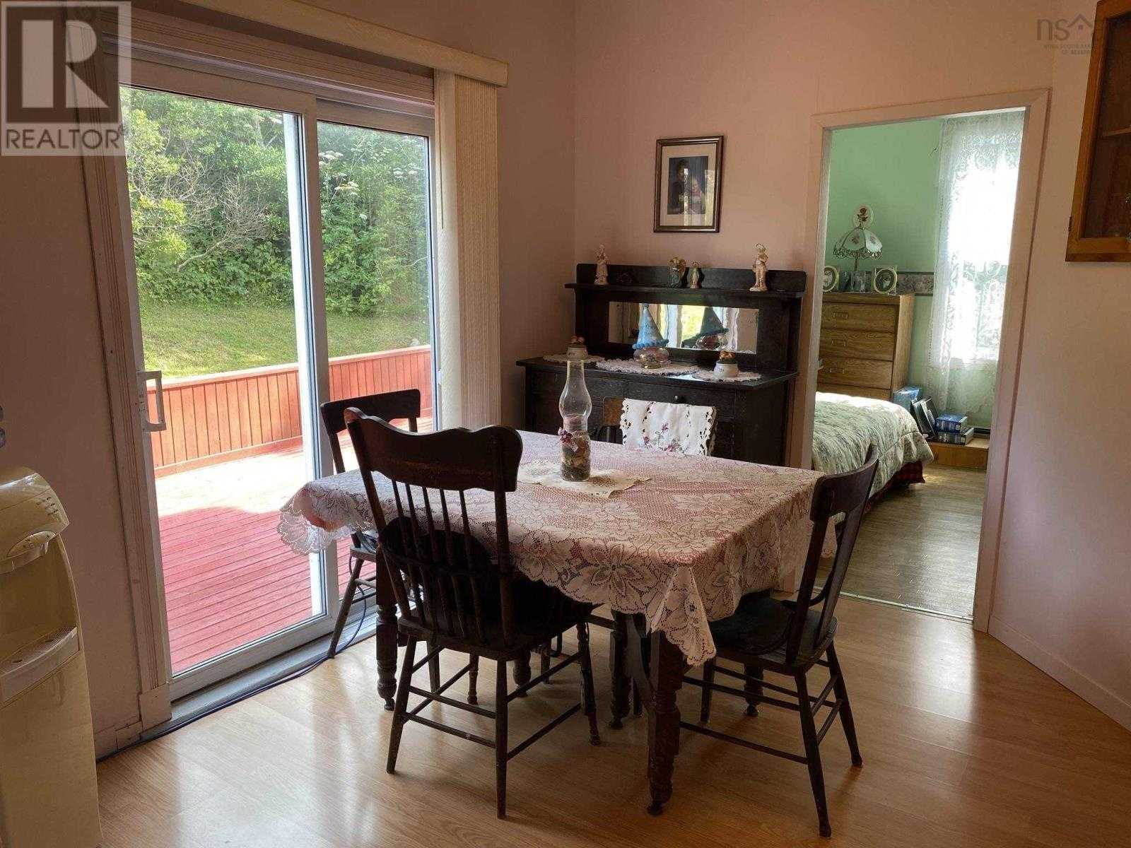Dom w L'Ardoise, Nova Scotia 10078804