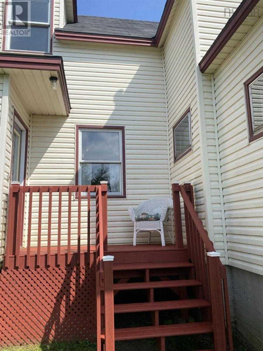 Dom w L'Ardoise, Nova Scotia 10078804