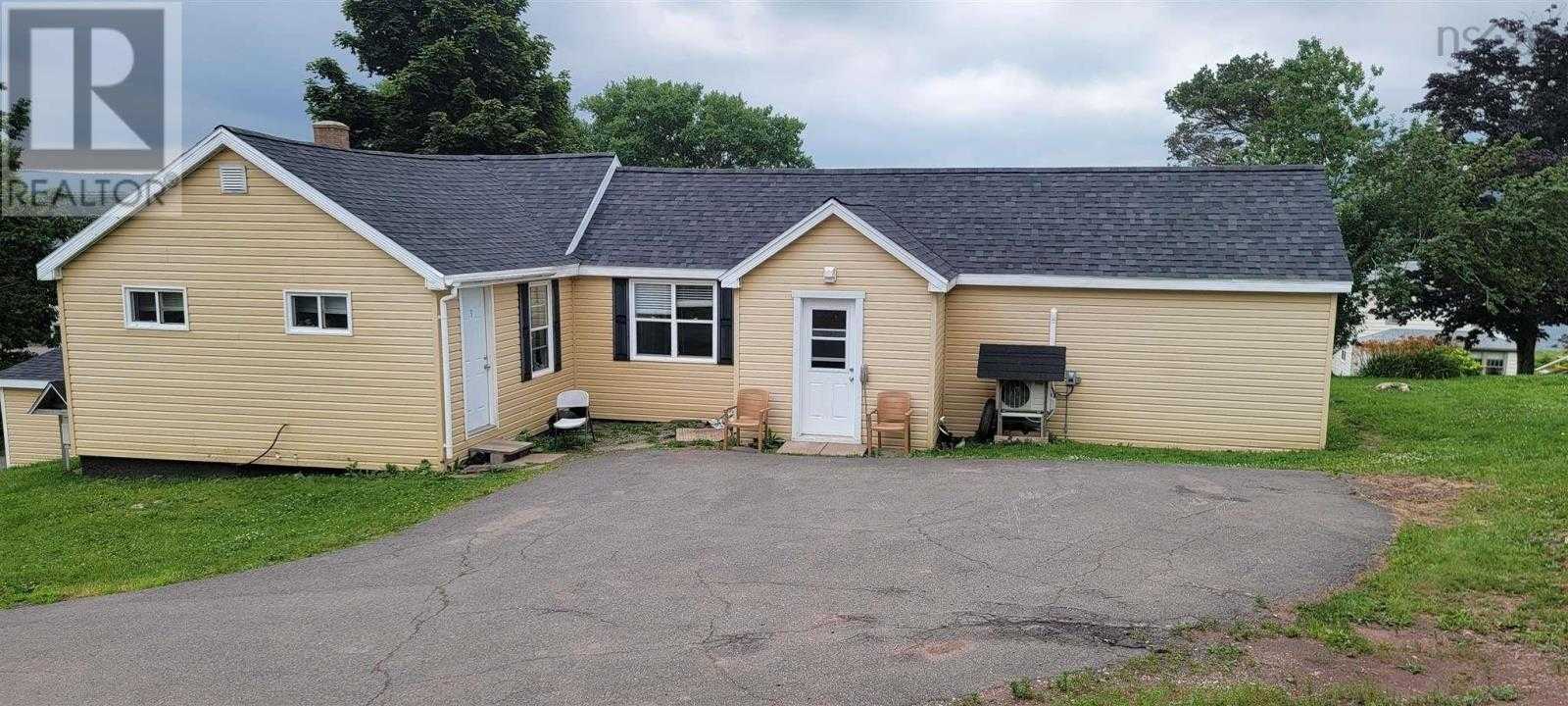 rumah dalam Pelabuhan Hawkesbury, Nova Scotia 10078888