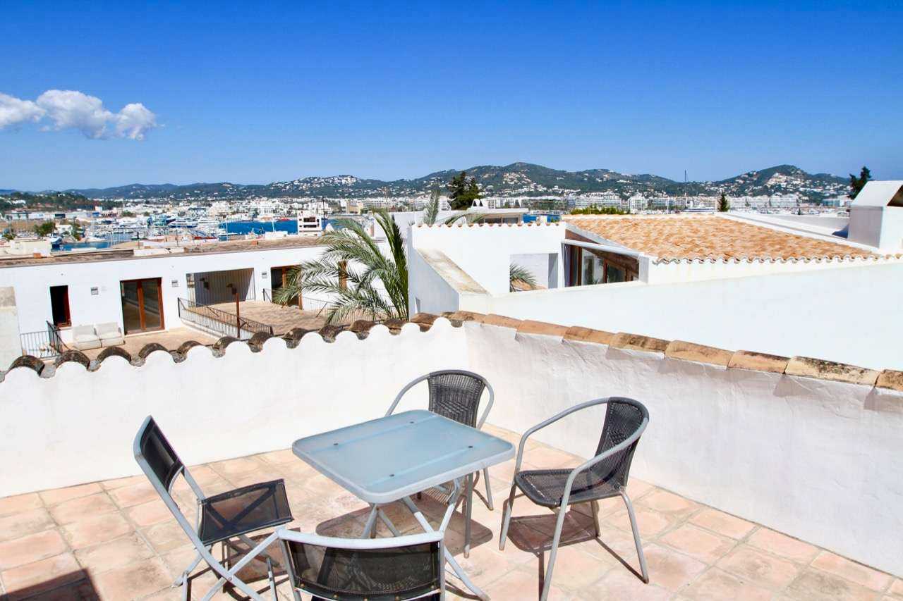 Rumah di Dal't Vila, Ibiza 10079439