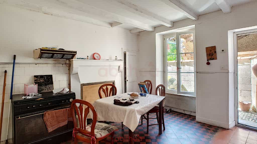 Casa nel Saint-Severin, Nouvelle-Aquitaine 10080527