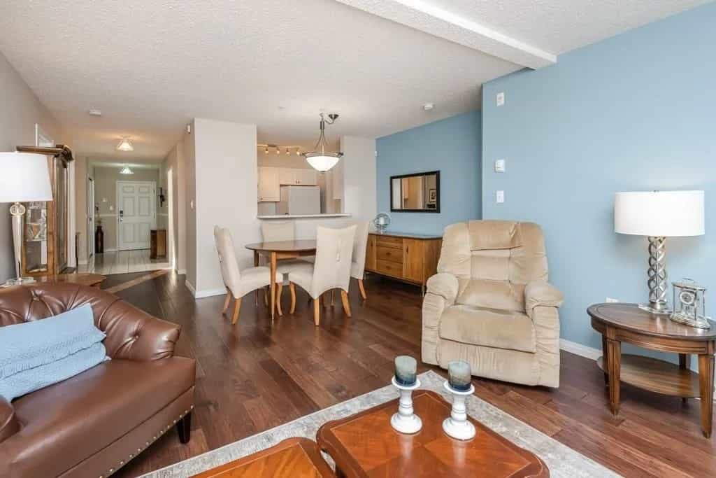 公寓 在 Edmonton, Alberta 10080944