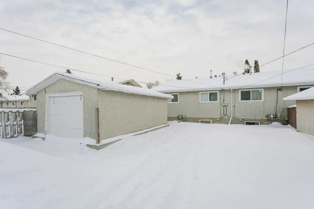 House in Edmonton, Alberta 10080946