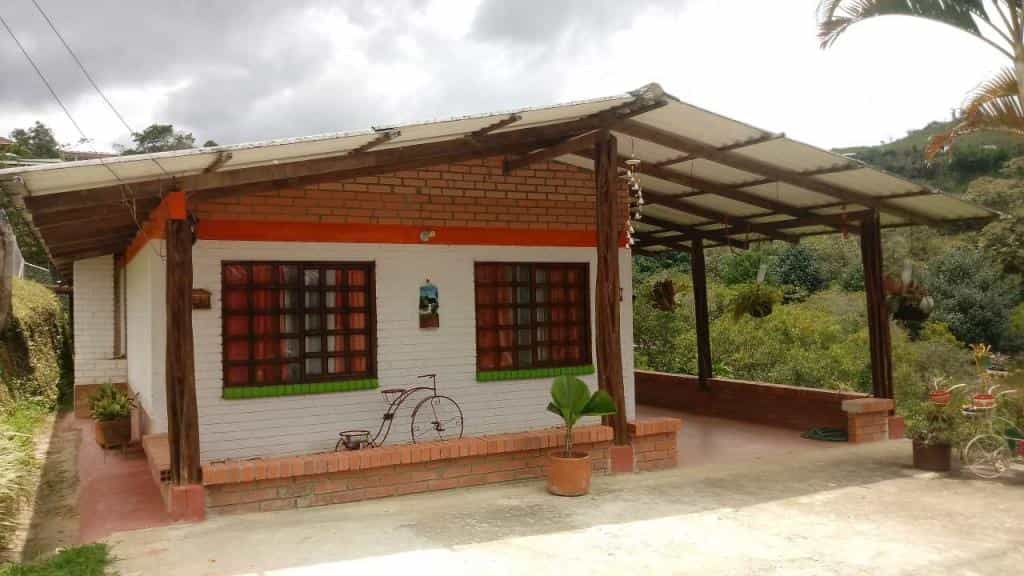 House in La Cumbre,  10081140