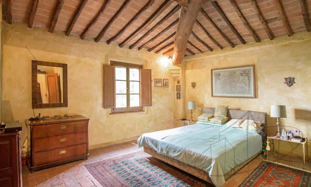 House in Asciano, Tuscany 10081869