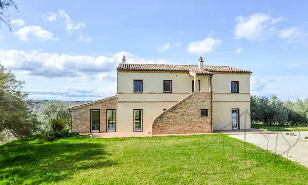 House in Iesi, Marche 10081893