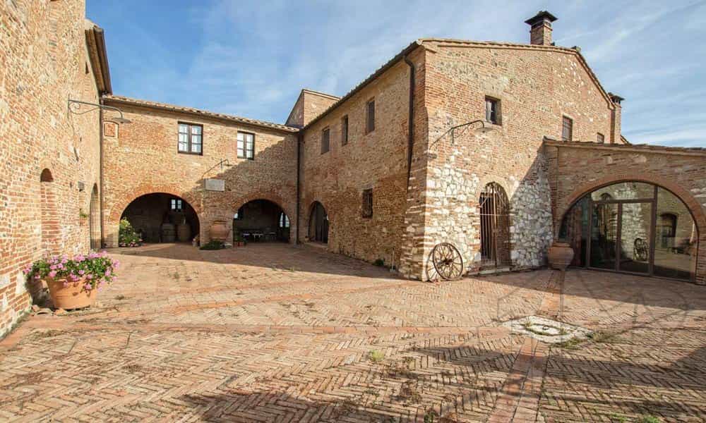 House in Asciano, Tuscany 10081894
