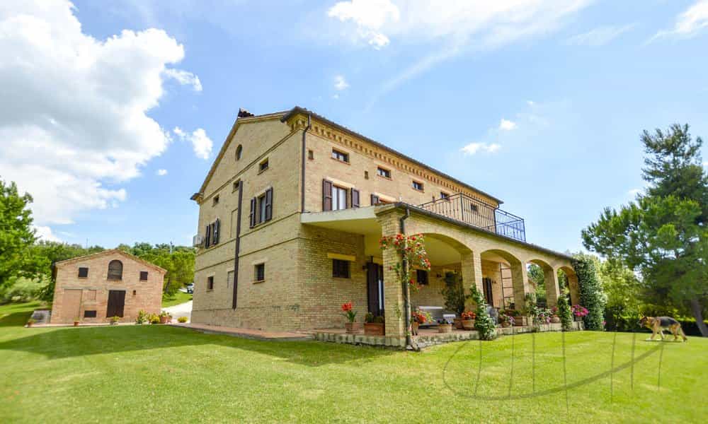 Hus i Appignano, Marche 10081899