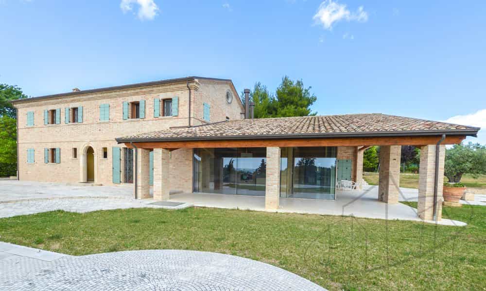 rumah dalam Monte San Vito, Marche 10081900