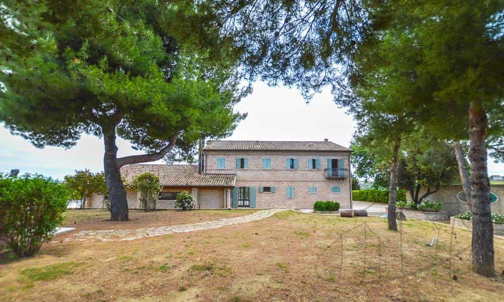 House in Monte San Vito, Marche 10081900