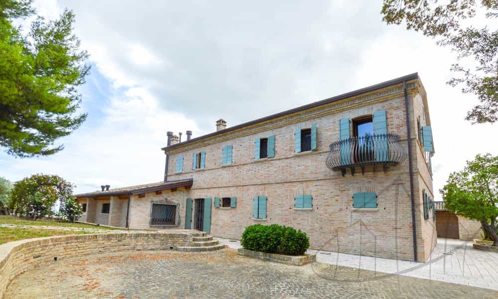 Rumah di Monte San Vito, Marche 10081900