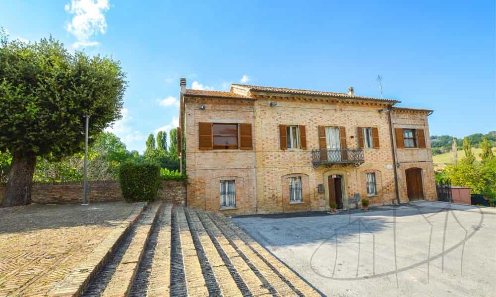 Hus i San Lorenzo i Campo, Marche 10081922