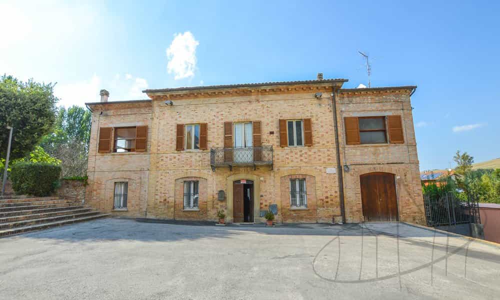 Talo sisään San Lorenzo Campossa, Marche 10081922