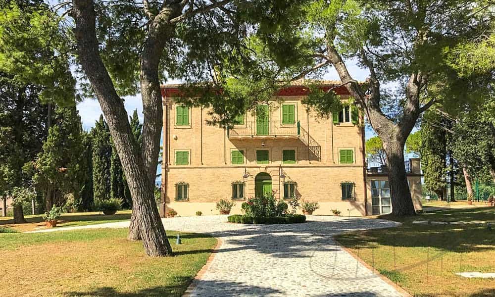 House in , Marche 10081923