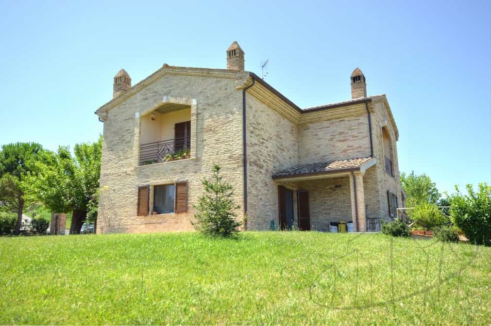 Casa nel Arcevia, Marche 10081956