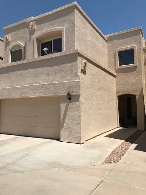 House in Gilbert, Arizona 10082070