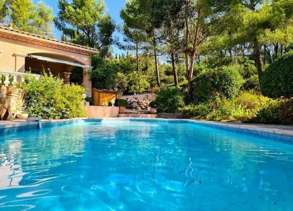 بيت في Beziers, Languedoc-Roussillon 10082205