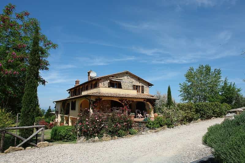 Rumah di Montaione, Tuscany 10082265