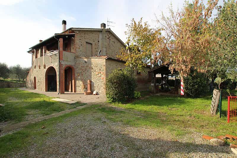 Будинок в Laiatico, Тоскана 10082273