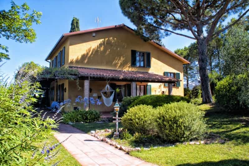 House in San Vincenzo, Tuscany 10082292
