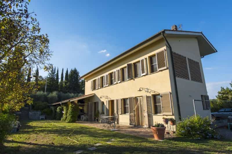 rumah dalam Palaia, Tuscany 10082303
