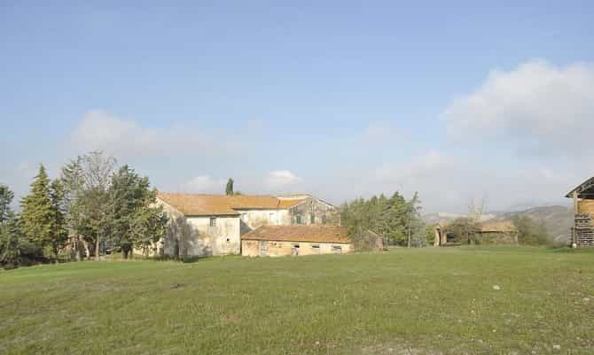 Condominium in Volterra, Tuscany 10082322
