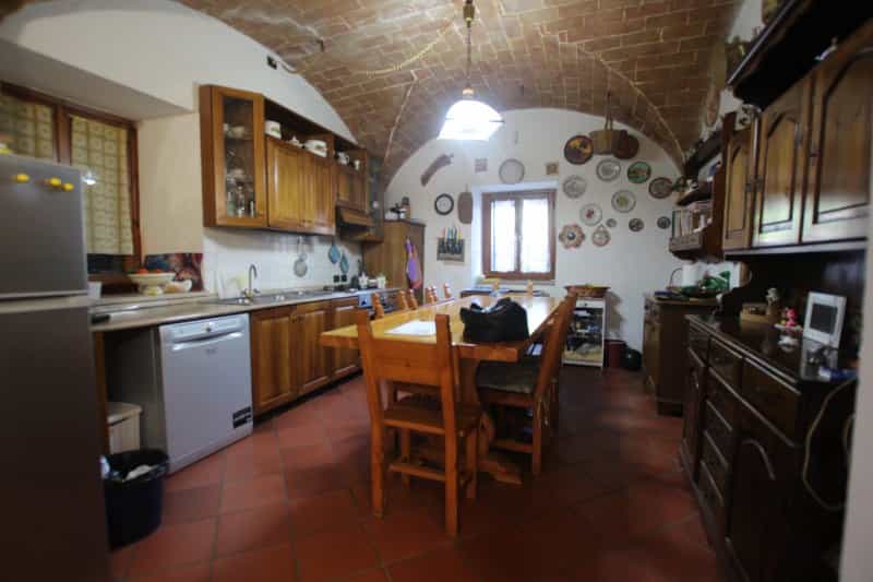 жилой дом в Вольтерра, Тоскана 10082343