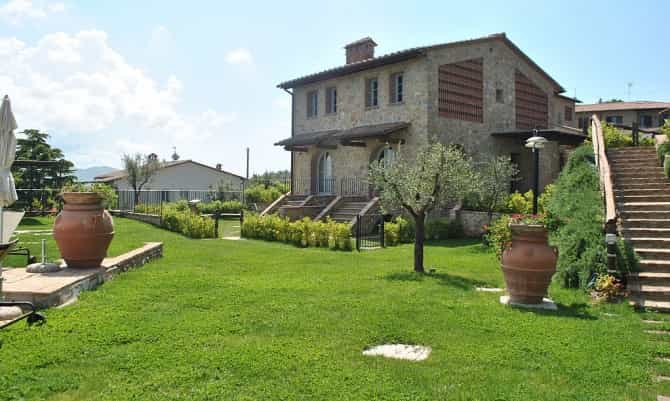 жилой дом в Кьянни, Тоскана 10082373