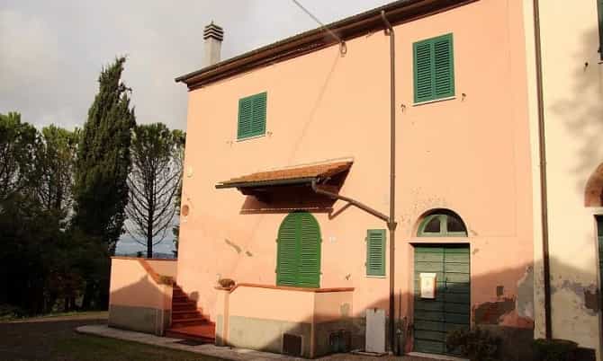Rumah di Terricciola, Toskana 10082375