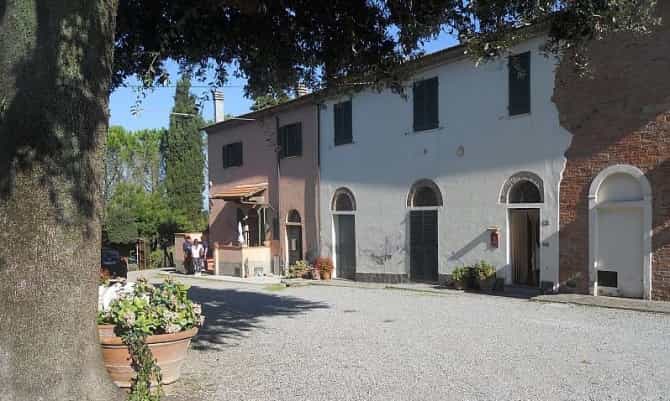 Rumah di Terricciola, Toskana 10082375