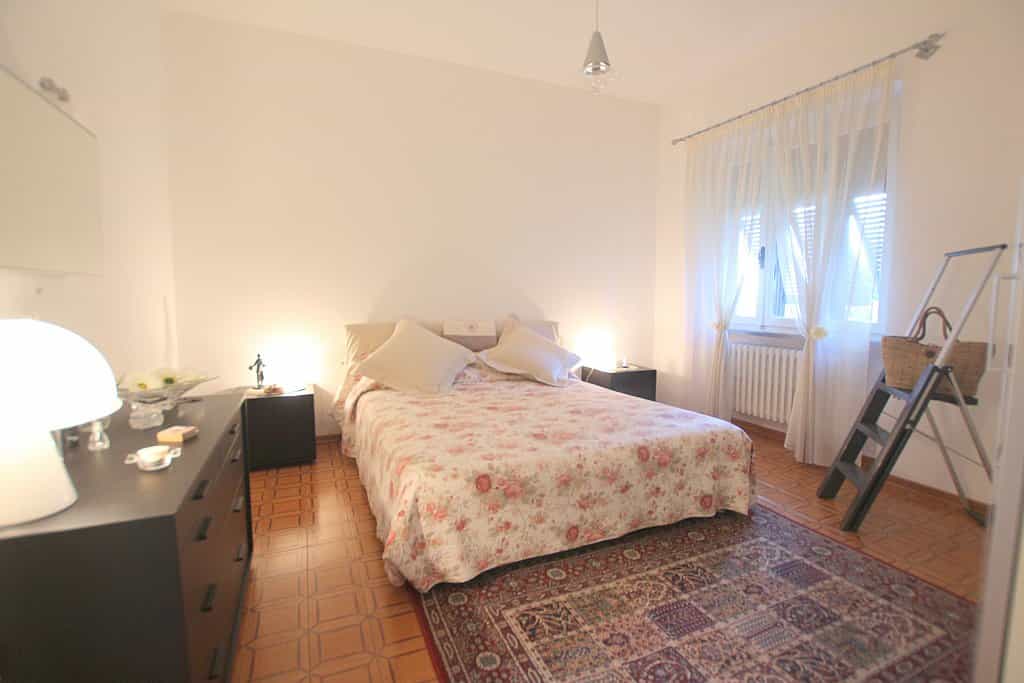 Condominium in Volterra, Tuscany 10082387