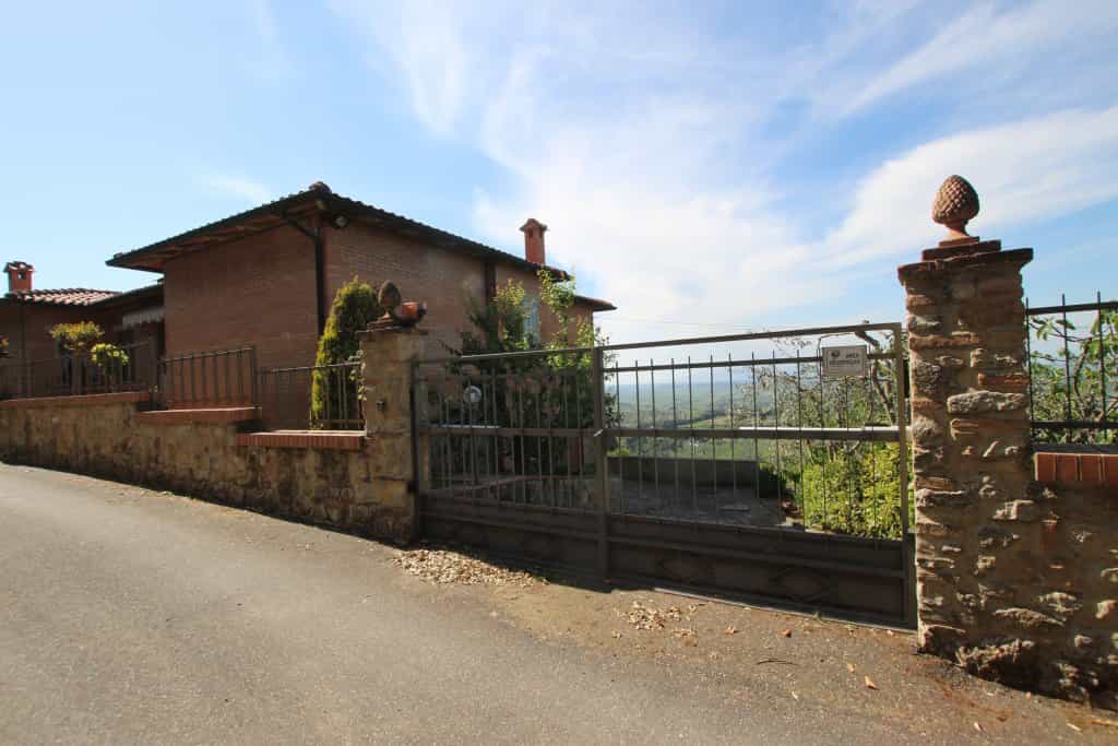 Rumah di Volterra, Toskana 10082389