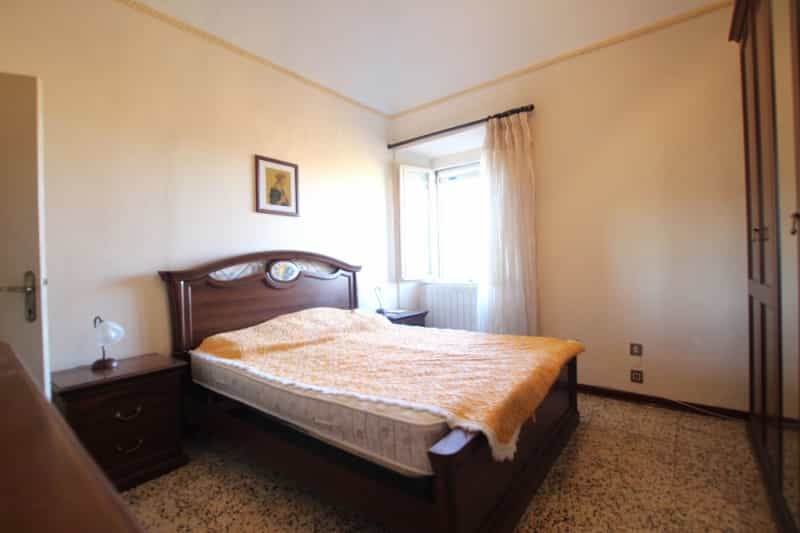 Condominium dans Volterra, Toscane 10082393