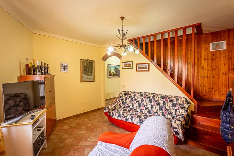 Dom w Laiatico, Toskania 10082397
