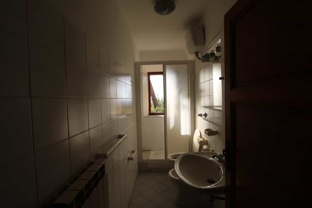 Condominium in Volterra, Tuscany 10082398