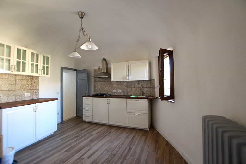 Condominium in Volterra, Tuscany 10082400