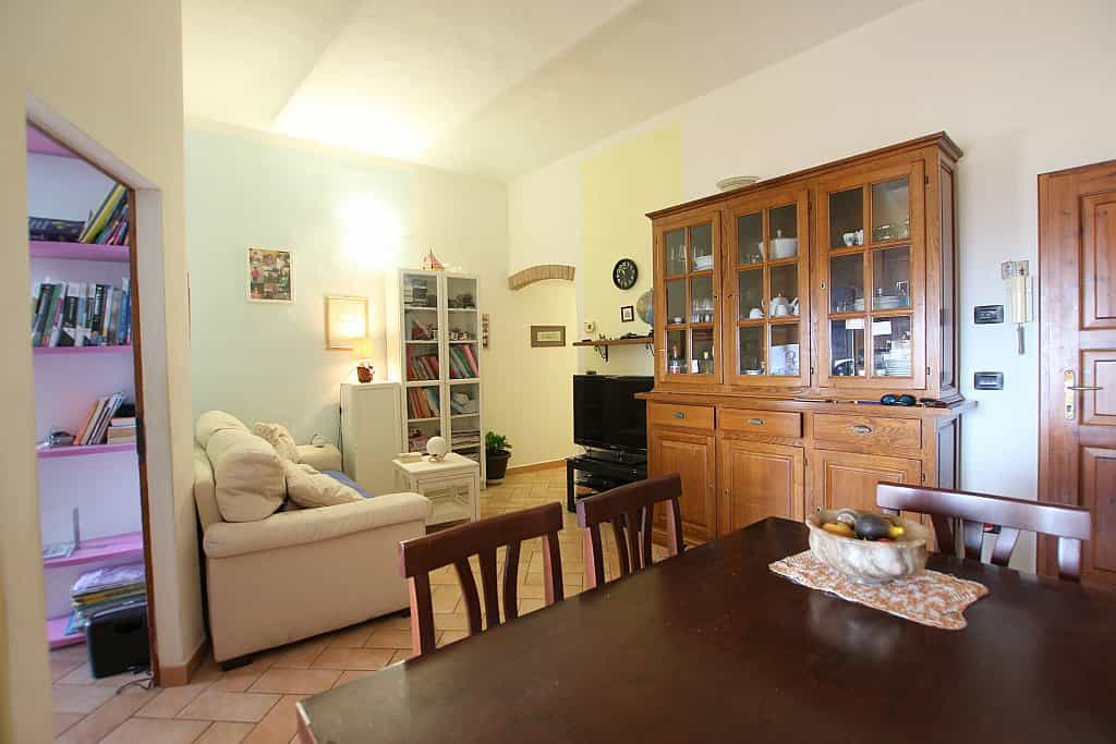 Condominium in Volterra, Toscane 10082401