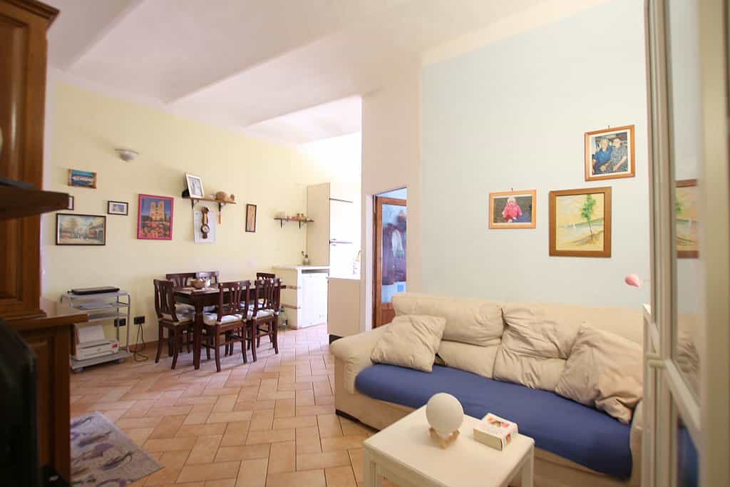 Квартира в Вольтерра, Тоскана 10082401
