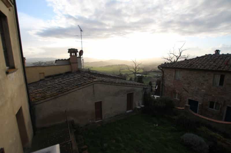 rumah dalam Volterra, Tuscany 10082405
