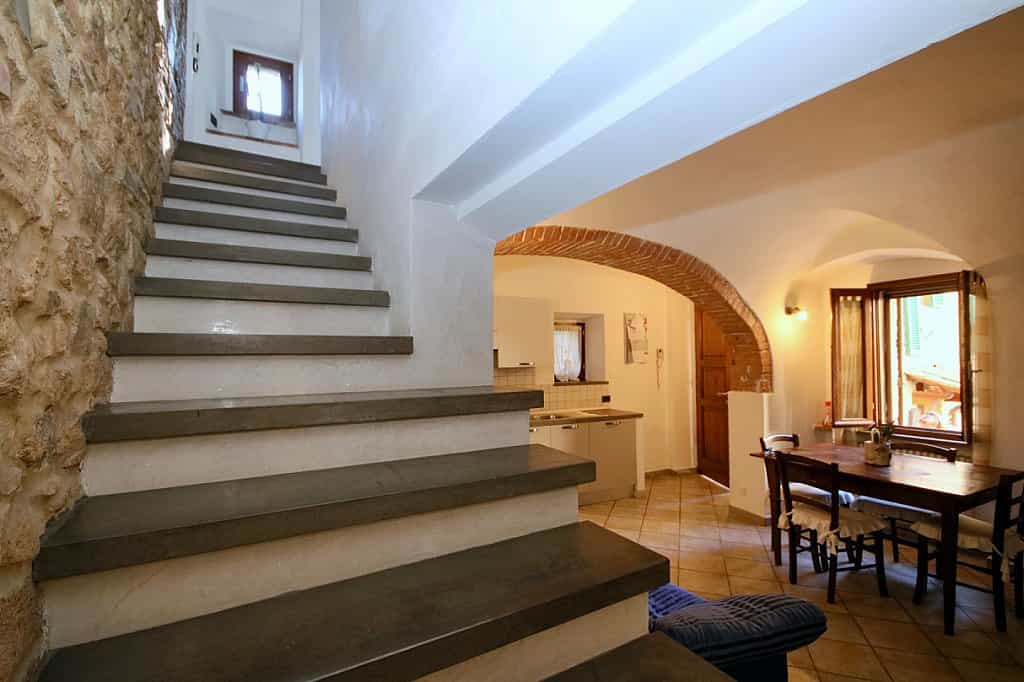 House in Volterra, Tuscany 10082414