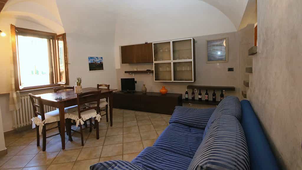 Rumah di Volterra, Toskana 10082414