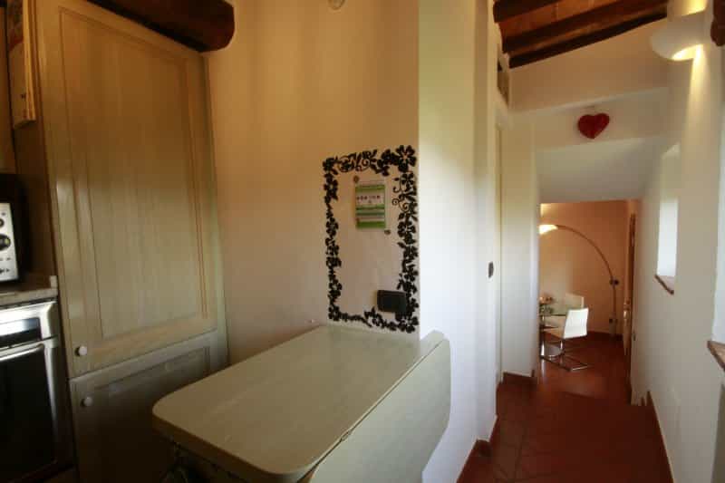 Kondominium dalam Volterra, Tuscany 10082433