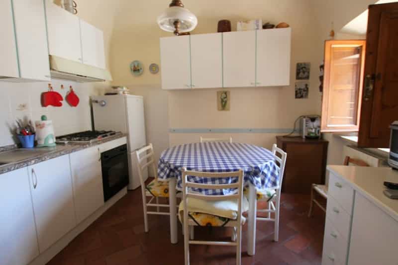 Condominium in Volterra, Tuscany 10082443