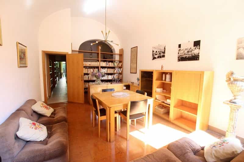 Condominium in Volterra, Toscane 10082452