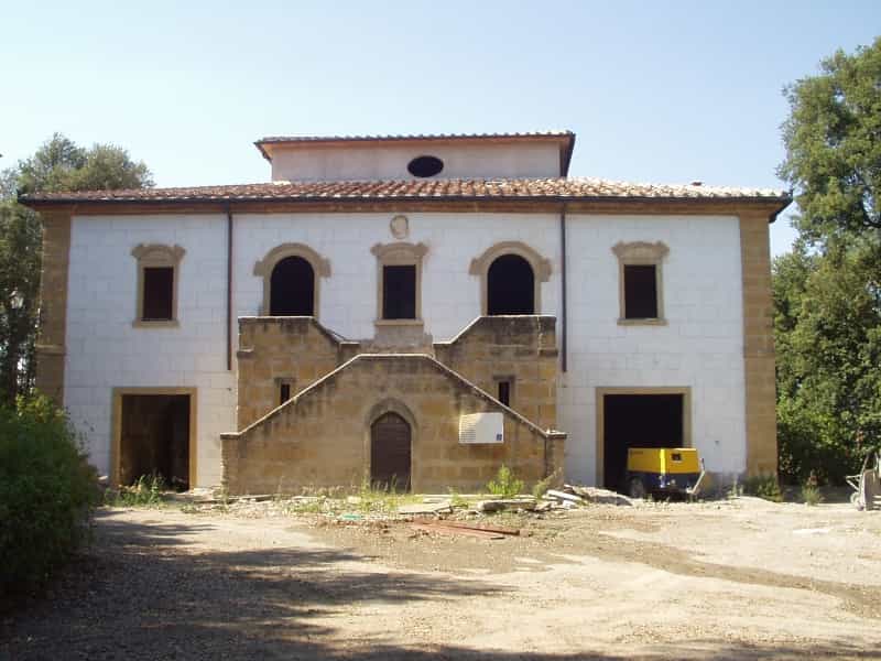 بيت في بيزا, توسكانا 10082496