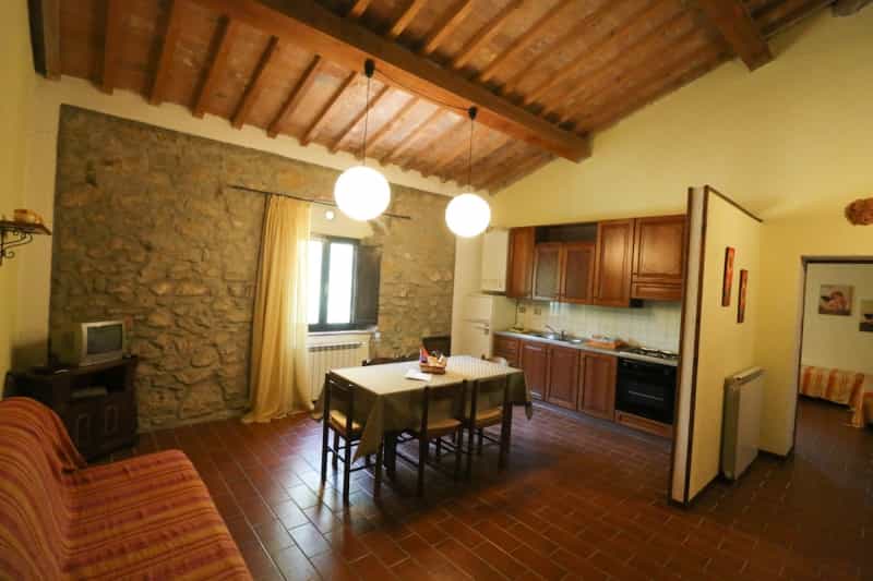σπίτι σε Castelnuovo di Val di Cecina, Τοσκάνη 10082529