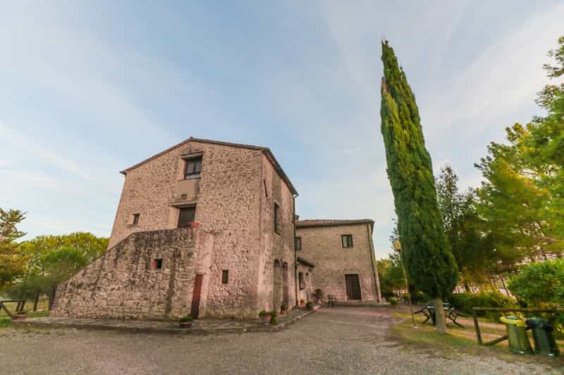 House in Castelnuovo di Val di Cecina, Tuscany 10082529