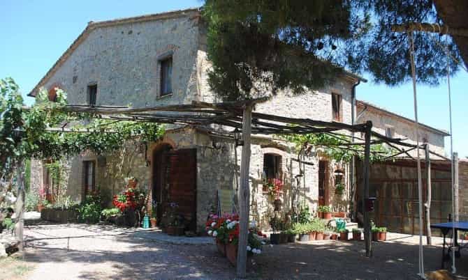 Perindustrian dalam Pomarance, Tuscany 10082544